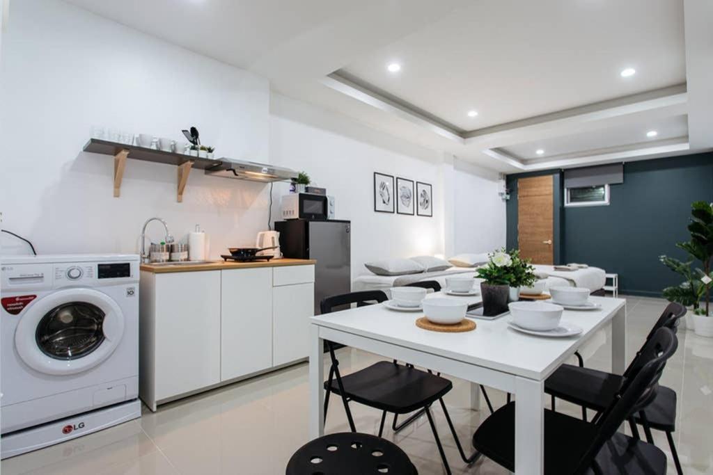 P1 Silom Pan Large Room Full Kitchen Wifi 4-6Pax Bangkok Ngoại thất bức ảnh